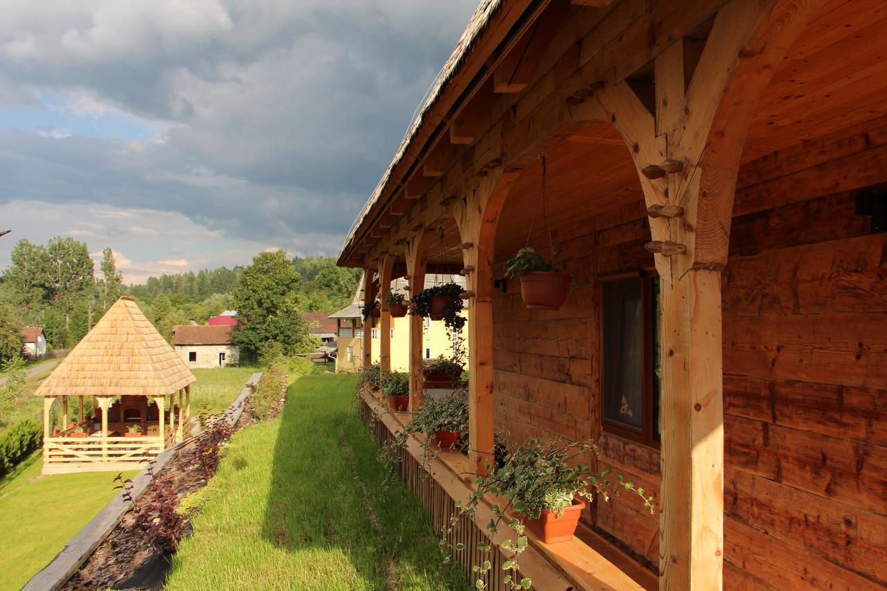 Отель Casa Ralucai Мойсей Экстерьер фото